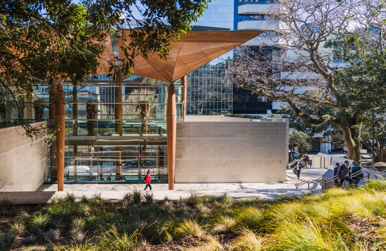 Exterior view of Auckland Art Gallery from Albert Park